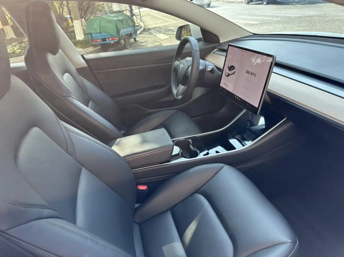 Tesla Model 3 Upgraded version of standard battery life rear drive