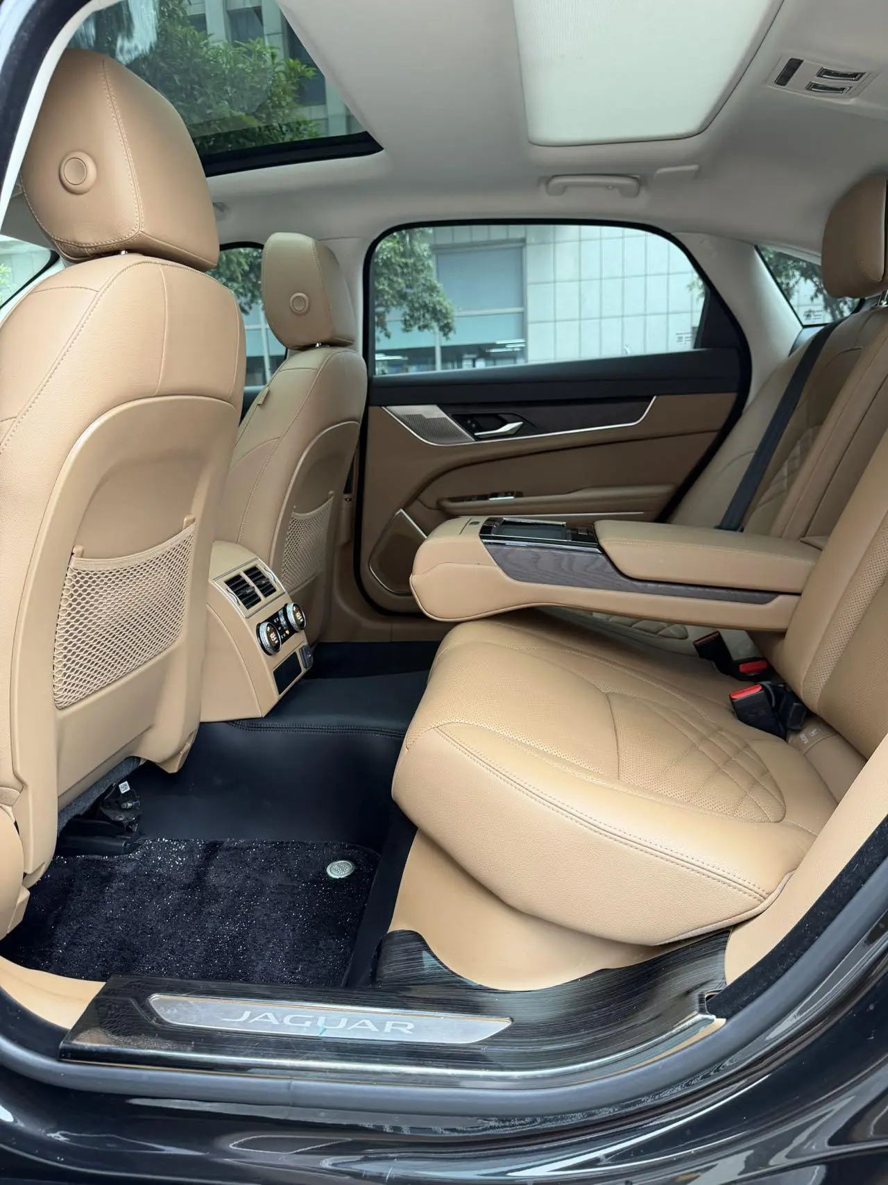 Jaguar Jaguar XFL 2.0T P250 two-wheel drive exclusive luxury gilt version