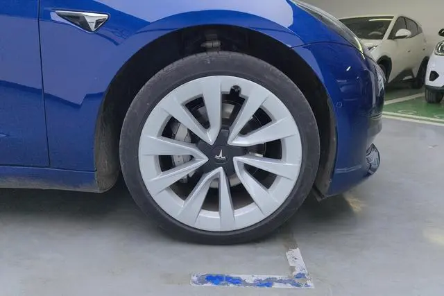 Tesla Model 3 Upgraded version of standard battery life rear drive