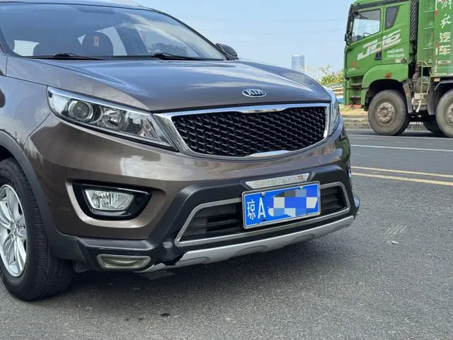Kia Smart running 2.0L automatic two-wheel drive version GL