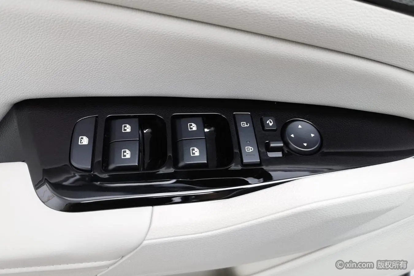 Kia Lion Platinum expands the world 1.5T two-wheel drive Premium edition