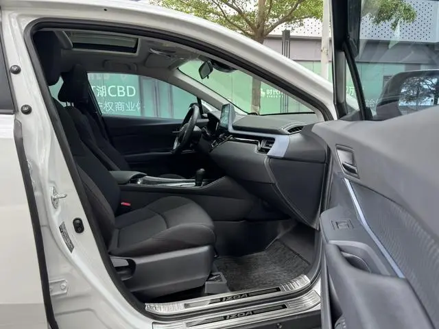 TOYOTA IZOA 2.0L Yixiang Edition