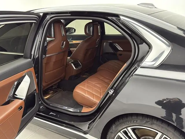 BMW BMW i7 eDrive50L Exclusive M Sports Suit