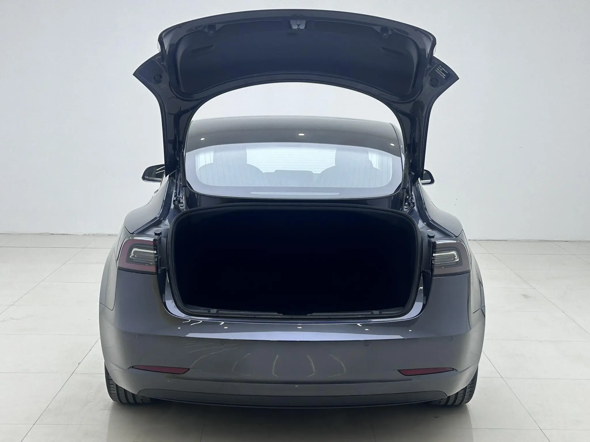 Tesla Model 3 Upgraded version of standard battery life rear drive