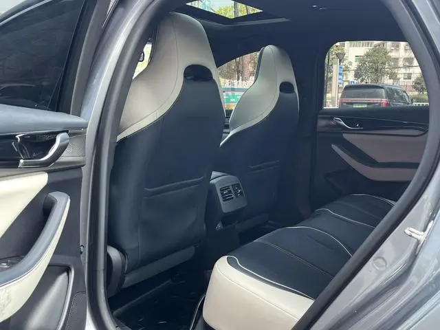 BYD Qin PLUS EV 400KM travel version