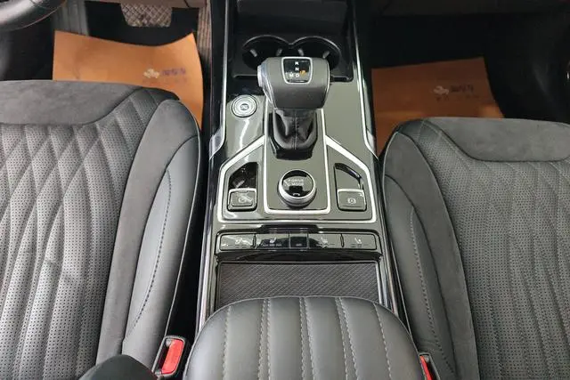 Hongqi Hongqi HS5 Facelift 2.0T Zhilian Flag Enjoy Edition