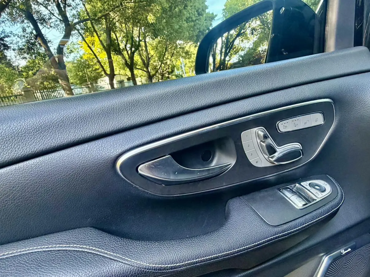 Mercedes-Benz Mercedes-Benz V-class V 260 L Premium Extended Version Country VI