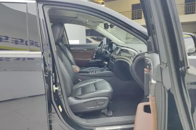 GAC Trumpchi GS8 320T two-wheel drive luxury Zhilian Edition 7 seats