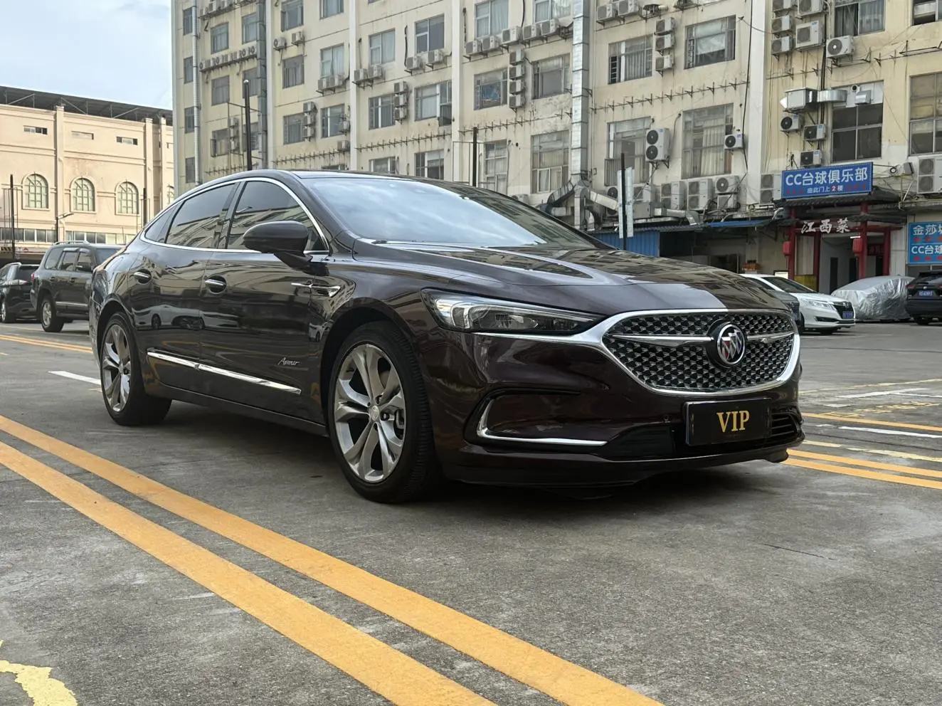 Buick Lacrosse Avenir Flagship