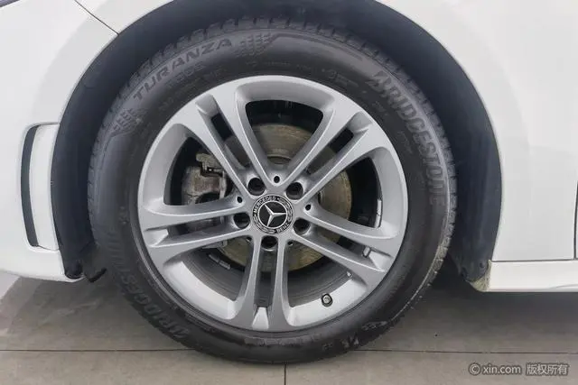 Mercedes-Benz Mercedes-Benz A-class Facelift A 180 L sports sedan