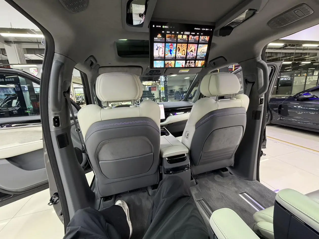 ZEEKR ZEEKR 009 Seven-seater aisle version two-wheel drive 108kWh