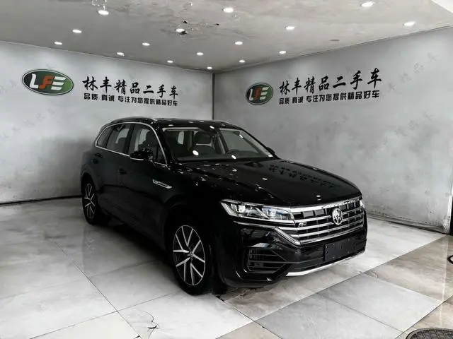 Volkswagen Touareg 3.0 TSI Sharp Front Version Country V