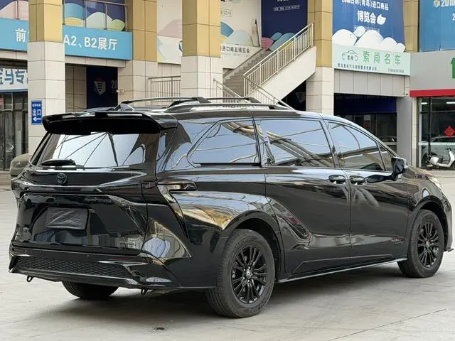 TOYOTA Saina 2.5L Hybrid Deluxe Edition