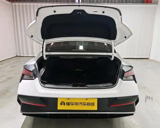 Hyundai Elantra 1.5L CVT LUX Premium Edition