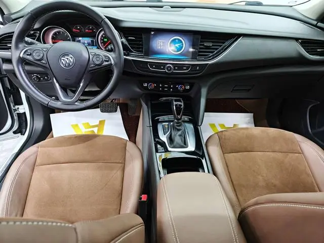 Buick Regal 20T Elite Country VI