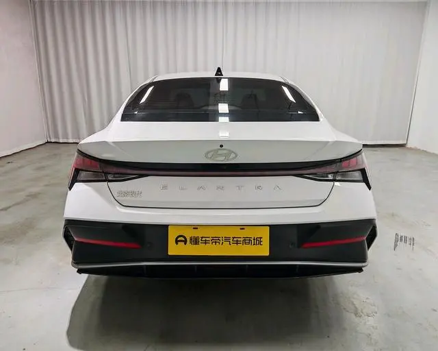 Hyundai Elantra 1.5L CVT LUX Premium Edition