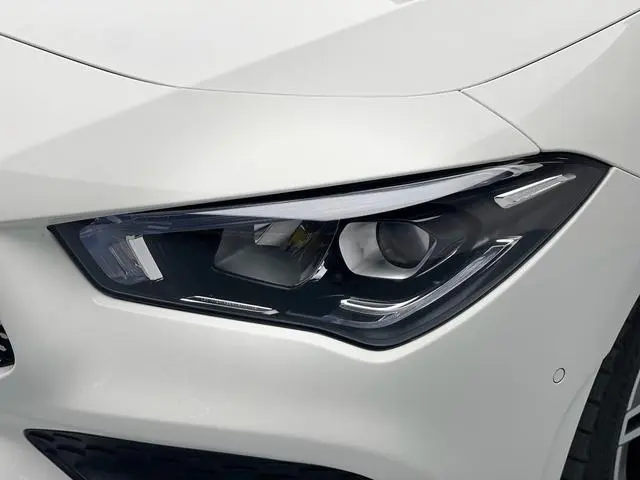 Mercedes-Benz Mercedes-Benz CLA CLA 200 five-door hunting sports car