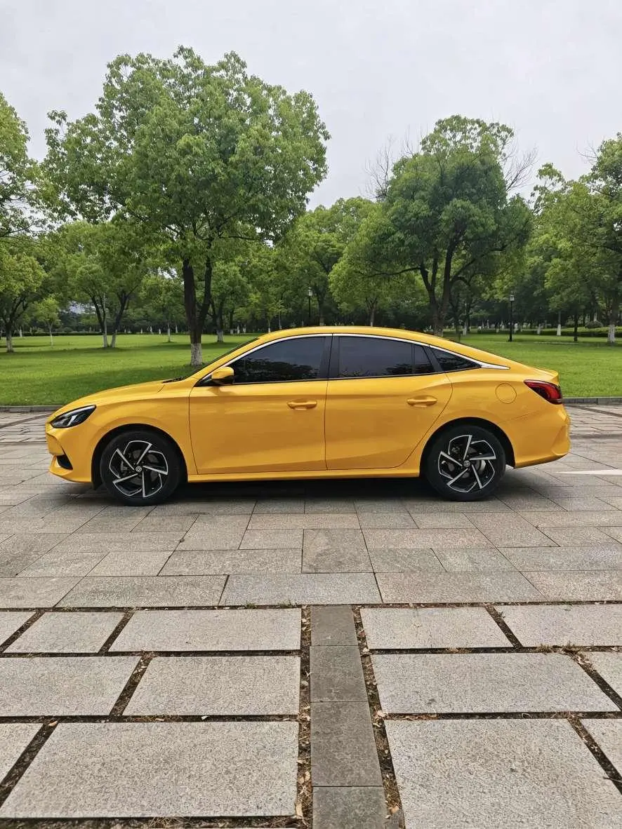 MG MG5 180DVVT CVT Youth Fashion Edition