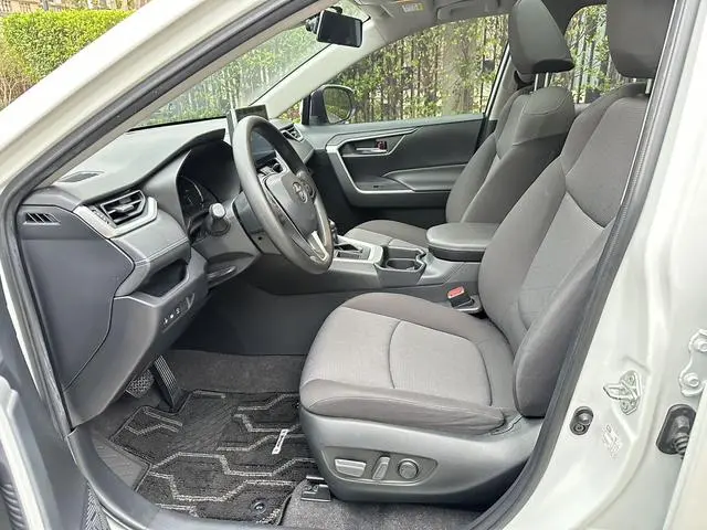 TOYOTA RAV4 Rongfang 2.0L CVT two-wheel drive fashion version