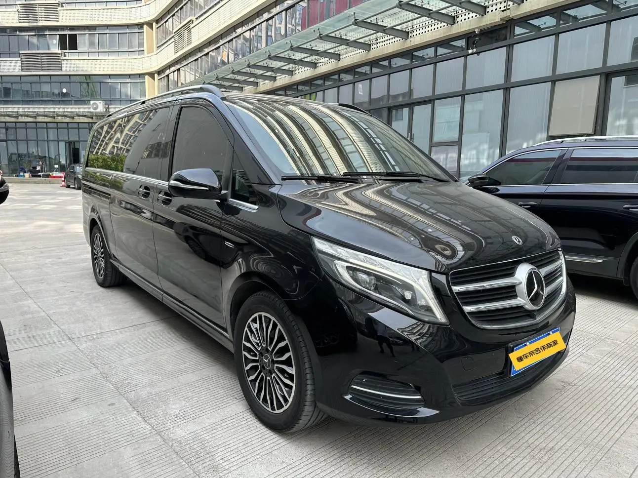 Mercedes-Benz Mercedes-Benz V-class V 260 L Premium Extended Version