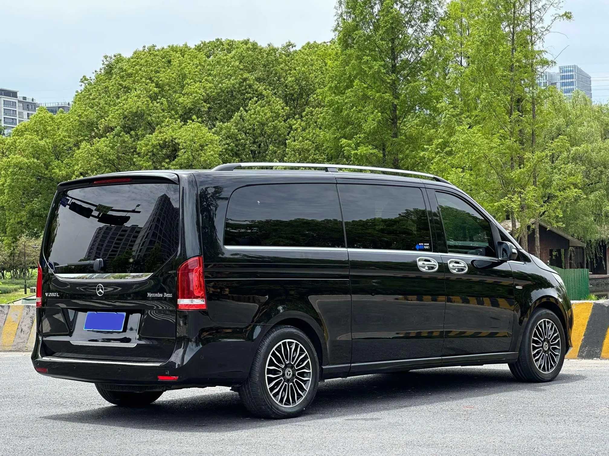Mercedes-Benz Mercedes-Benz V-class V 260 L Premium Extended Version Country VI