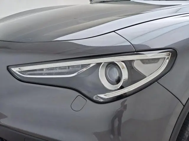 Alfa Romeo Stelvio 2.0T 280HP Deluxe Edition