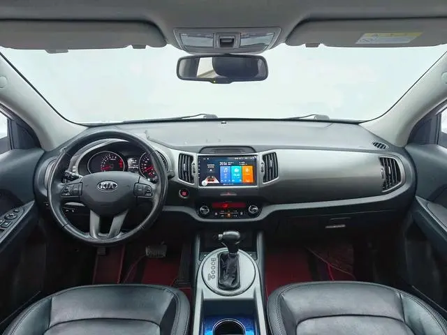 Kia Smart running 2.0L automatic two-wheel drive version DLX