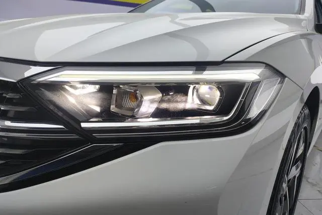 Volkswagen Sagitar 300TSI DSG Flying Edition