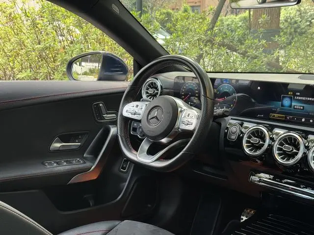 Mercedes-Benz Mercedes-Benz CLA CLA 200 four-door coupe