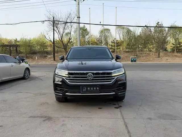 Volkswagen Touareg 3.0 TSI Sharp Front Version Country V