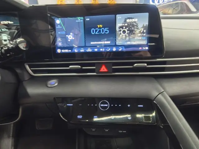 Hyundai Elantra 1.5L CVT LUX Premium Edition