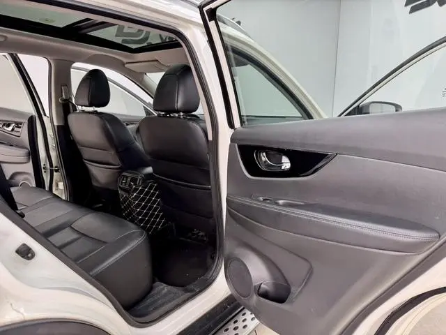 Nissan Qijun 2.0 L XL ITS CVT 2WD Comfort Commemorative Edition