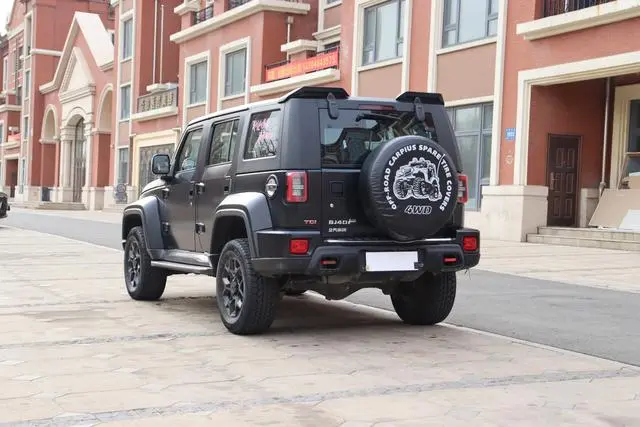 Beijing Beijing off-road BJ40 2.0D automatic four-wheel drive blade Hero version knight type