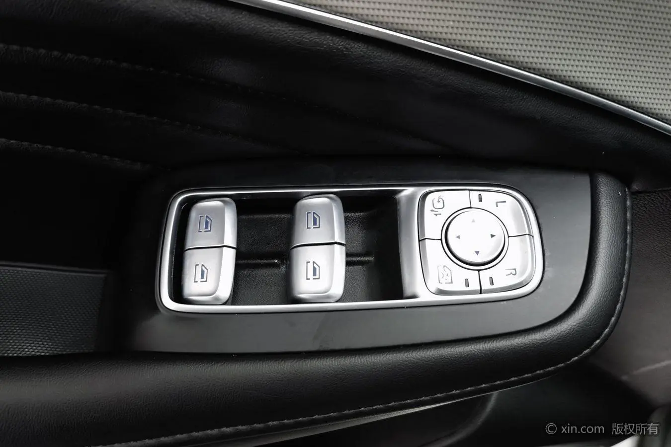 Roewe Roewe RX5 MAX 300TGI Automatic Smart Cockpit Deluxe Edition