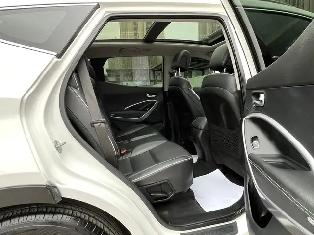 Hyundai Shengda 2.0T automatic two-wheel drive intelligent 7-seater
