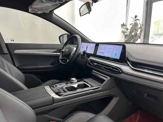 Jianghuai Yiwei JAC QX PHEV 120km Jinxiang Edition