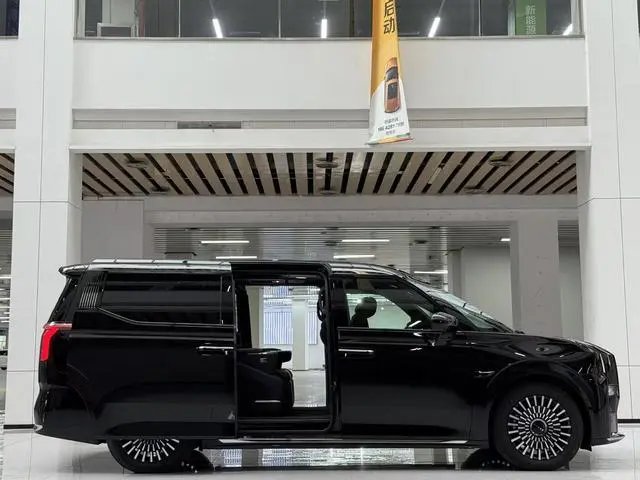 ZEEKR ZEEKR 009 Six-seater executive edition four-wheel drive 108kWh