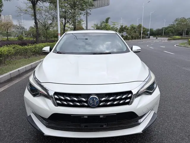 Venucia Qichen D60 1.6L XL CVT Zhilian Elite Edition (ISS)
