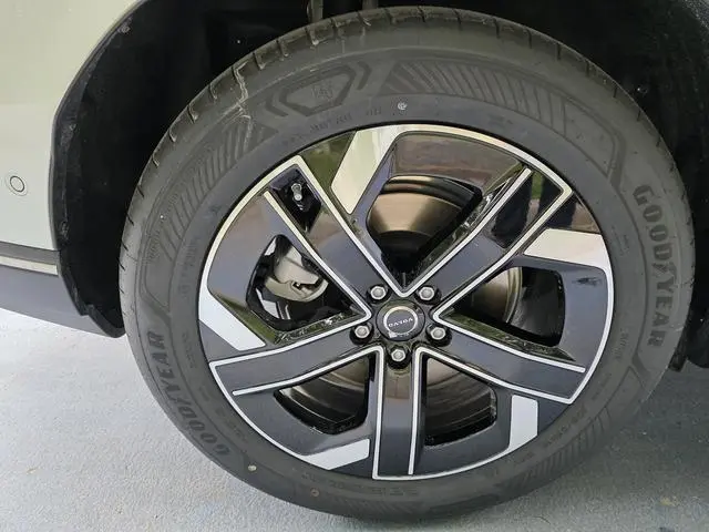 Volvo Volvo XC70 Four-wheel drive, long battery life Core