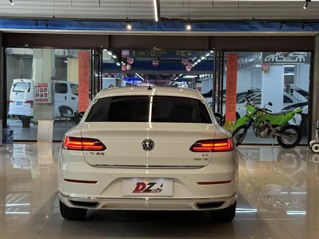 Volkswagen Volkswagen CC 330TSI Charm Edition Country VI