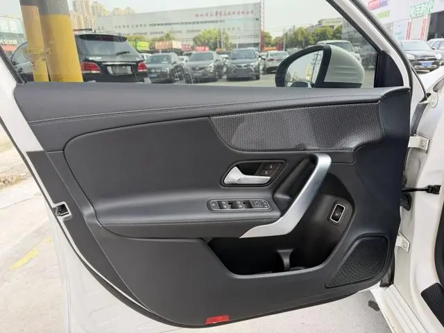 Mercedes-Benz Mercedes-Benz A-class Facelift A 200 L sports sedan fashion version