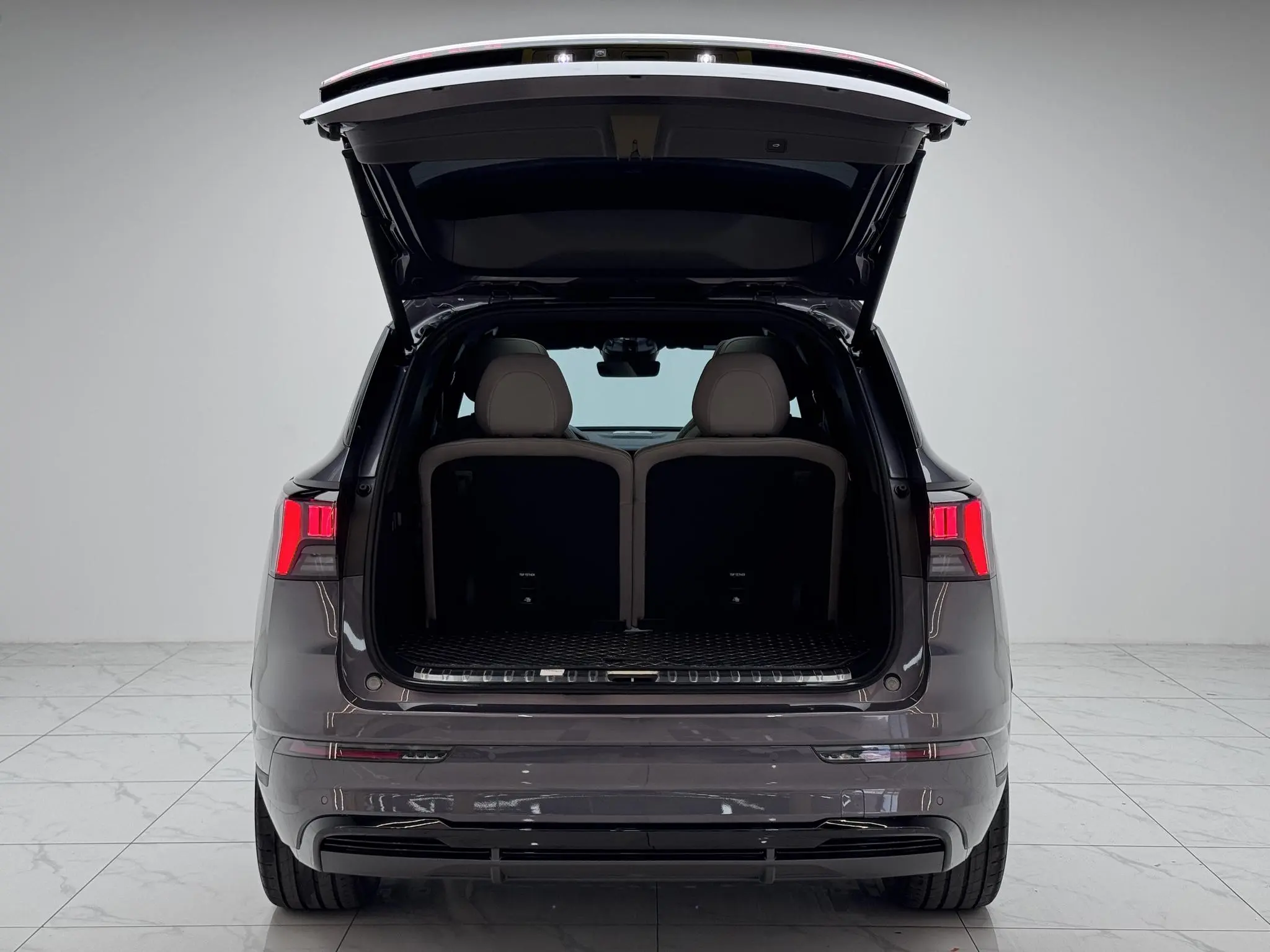 LYNK & CO Lynk &Co. 09 EM-P EM-P 2.0 TD Voyage Edition Six-seater PM