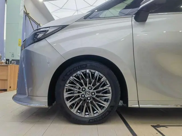 Lexus Lexus LM 500h DIRECT4 six-seater premium edition