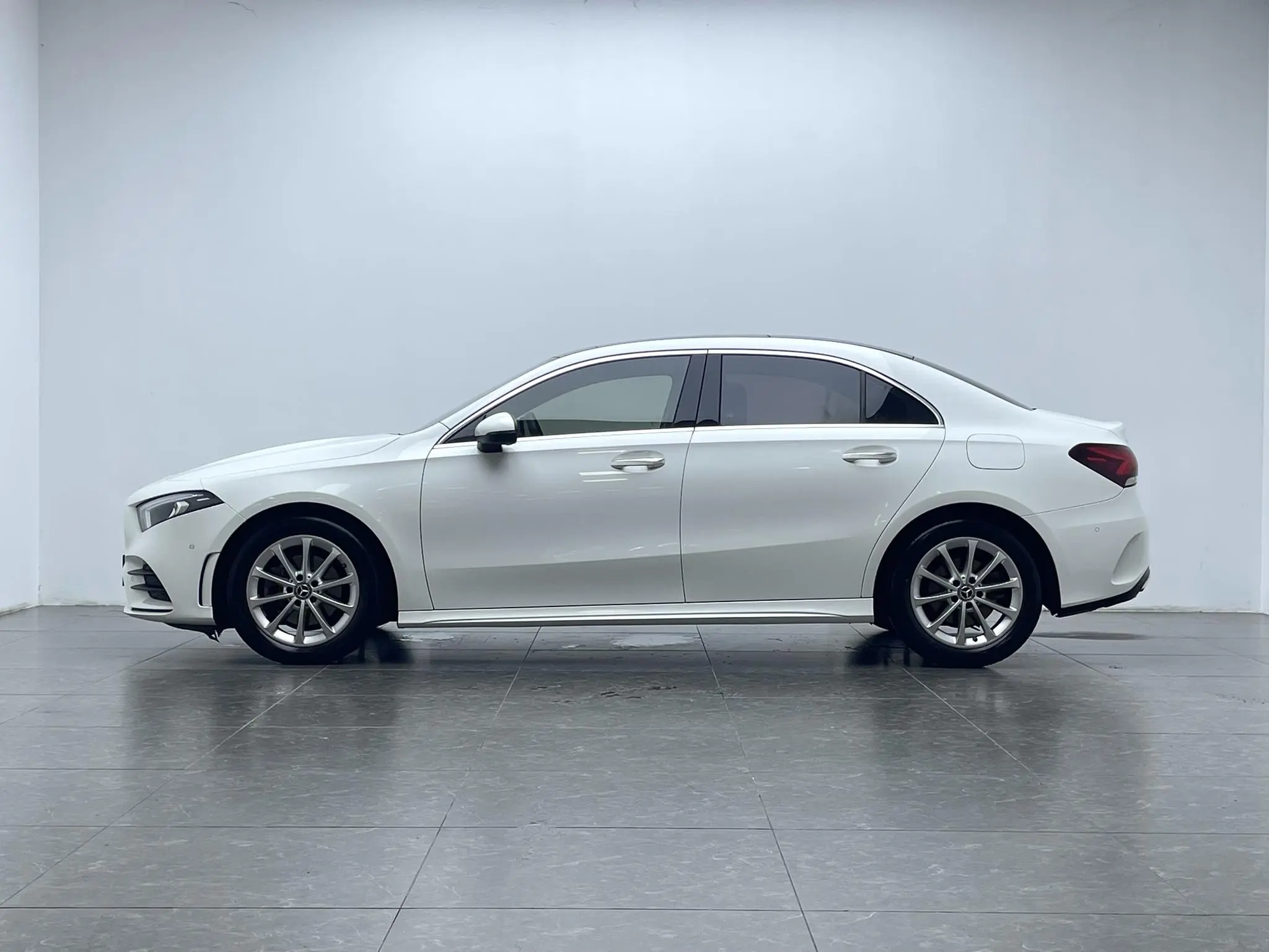 Mercedes-Benz Mercedes-Benz A-class A 200 L sports sedan fashion Version
