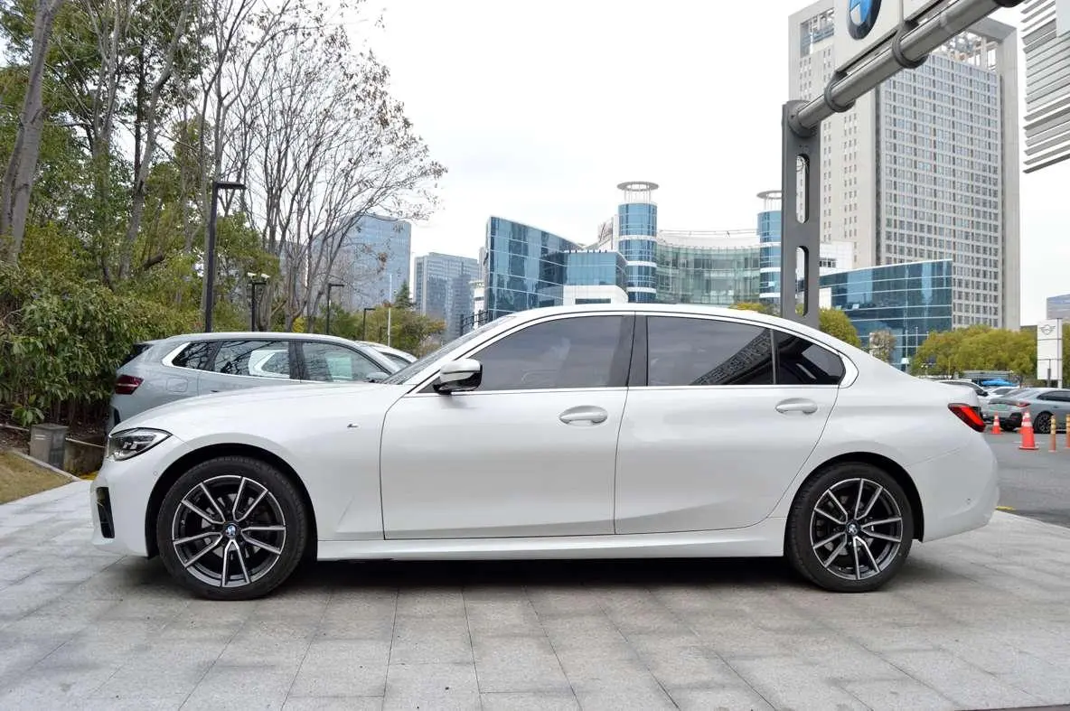BMW BMW 3 Series Facelift 325Li M sports suit