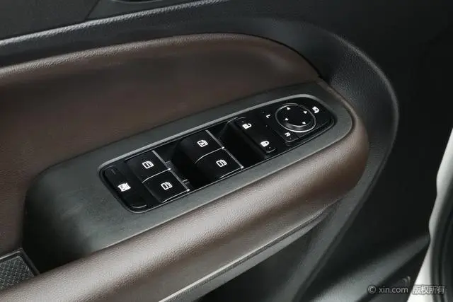 GAC Trumpchi M6 270T automatic Premium Edition 7-seater Country VI