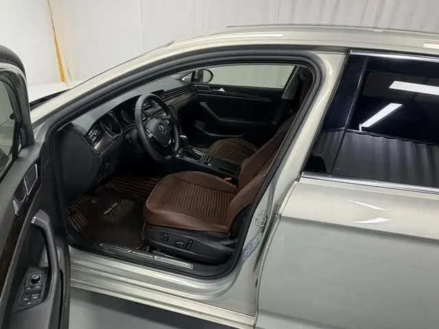 Volkswagen Magotan 330TSI DSG Luxury Country VI