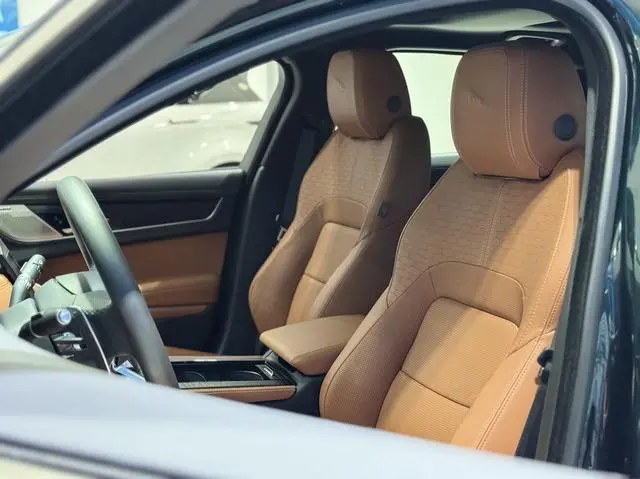 Jaguar Jaguar XFL 2.0T P300 four-wheel drive flagship sports gilt edition