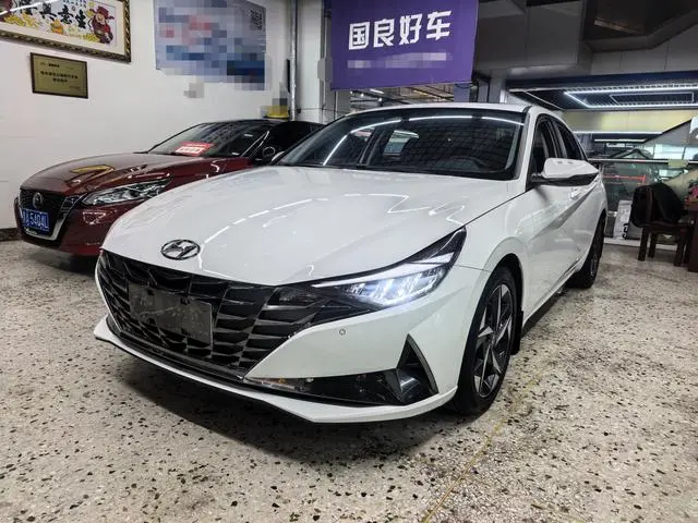 Hyundai Elantra 1.5L CVT LUX Premium Edition