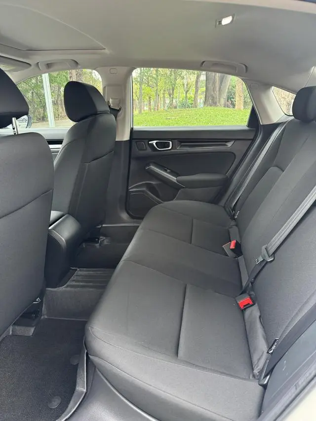 Honda Civic 240TURBO CVT Momentum Edition